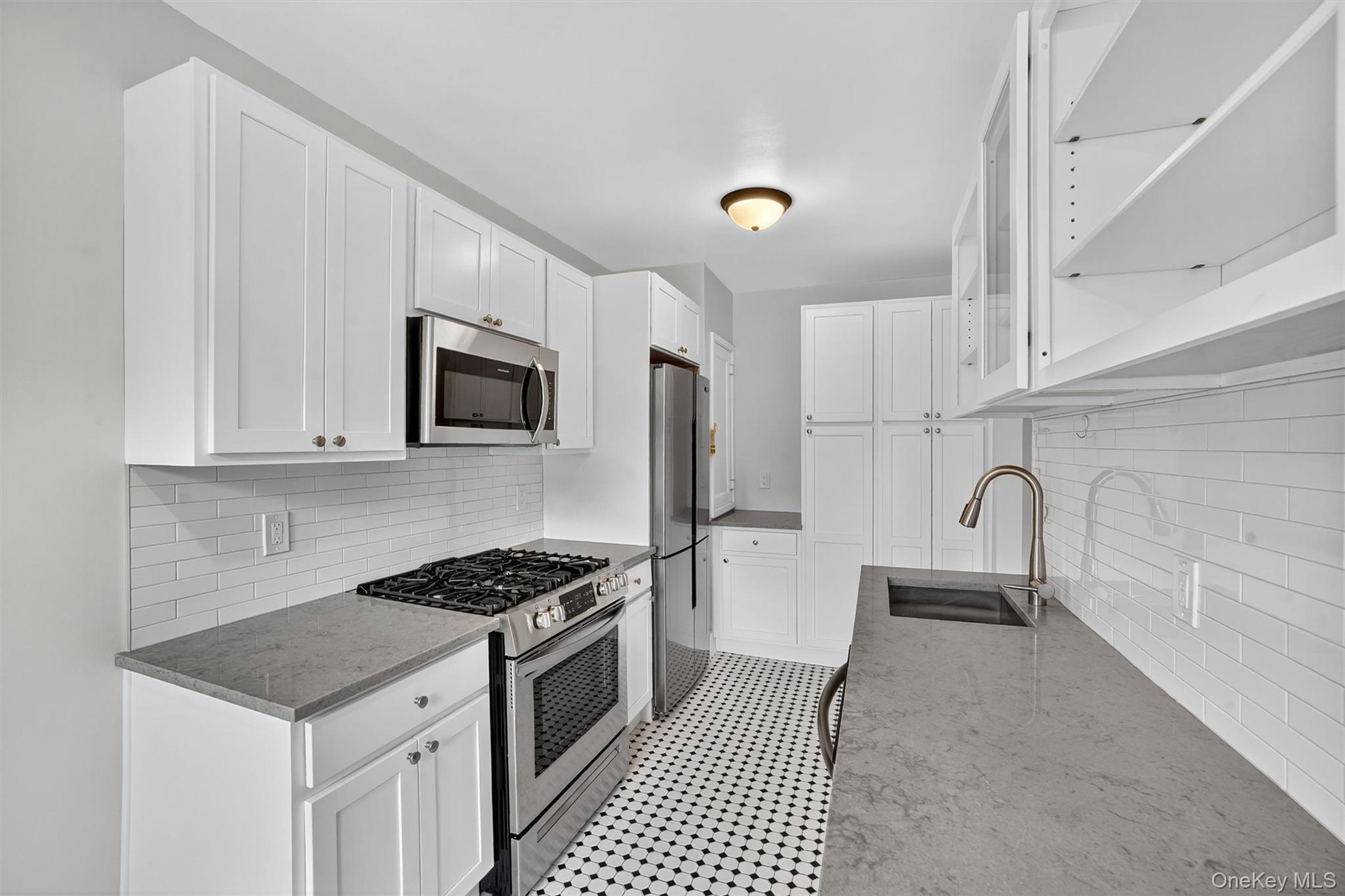 #11 photo, 294 Bronxville Road, Bronxville , NY 10708