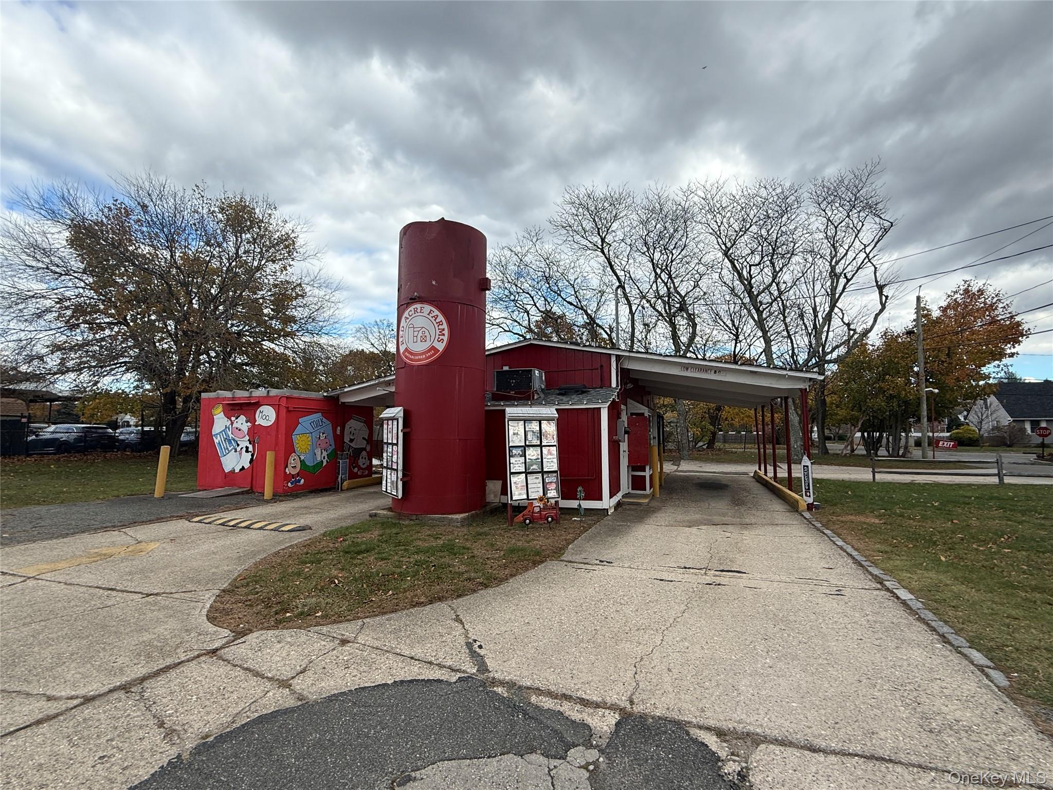 #1 photo, 295 Lake Avenue, Saint James , NY 11780