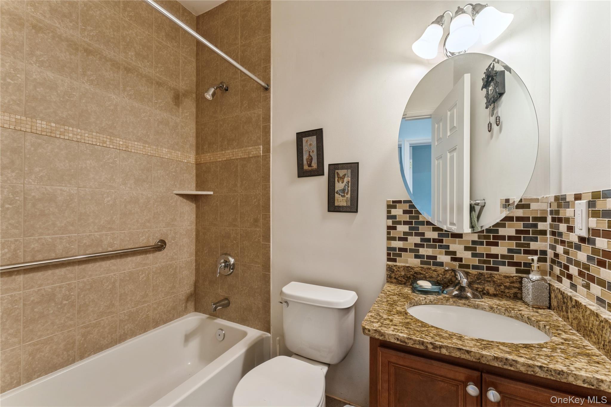 #13 photo, 357 Spring Drive, नासाउ काउंटी East Meadow , NY 11554