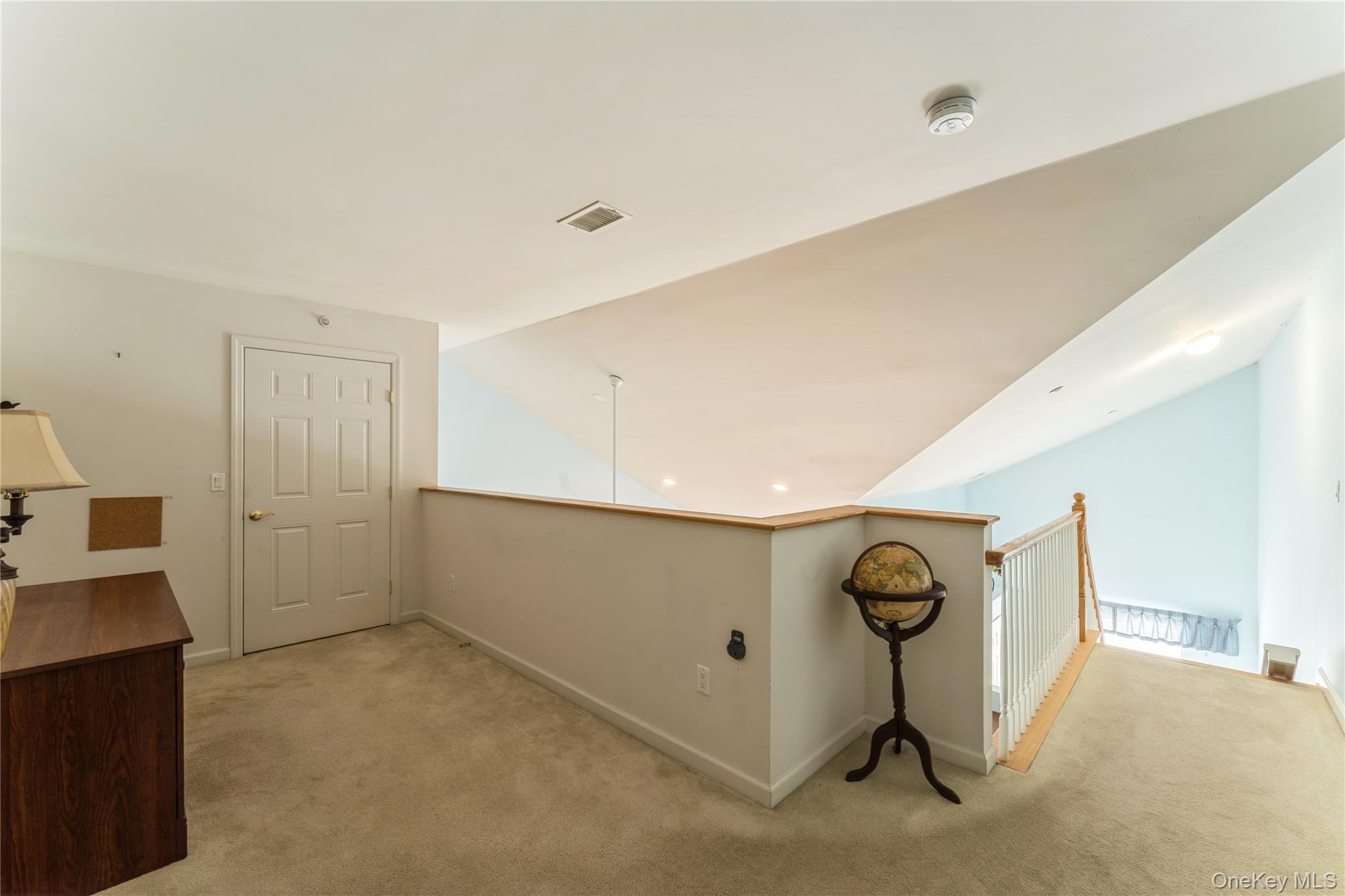 #16 photo, 357 Spring Drive, नासाउ काउंटी East Meadow , NY 11554