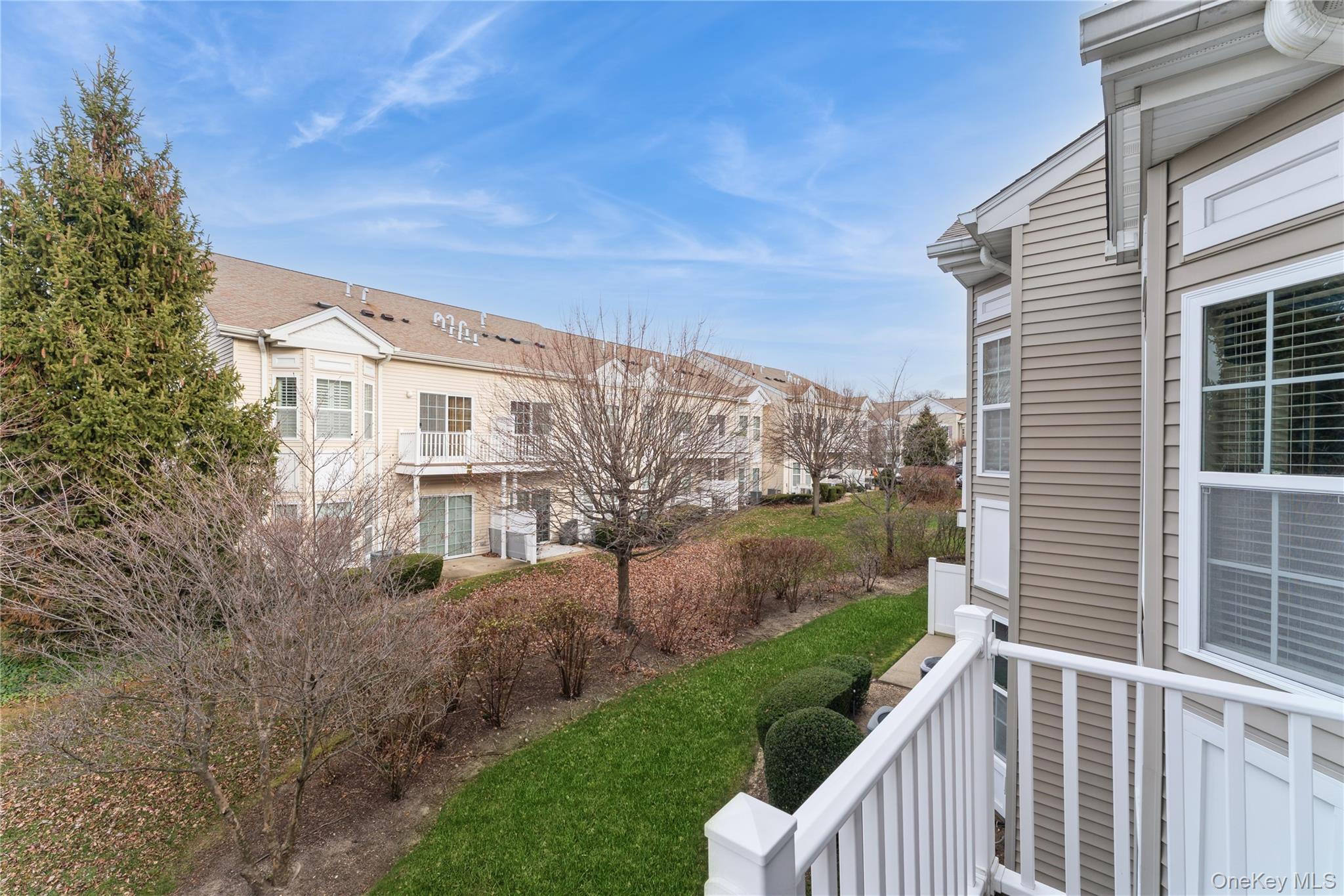 #18 photo, 357 Spring Drive, नासाउ काउंटी East Meadow , NY 11554