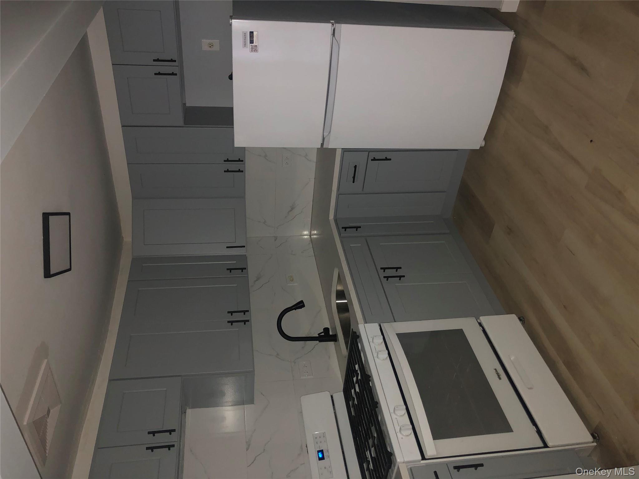 #2 photo, 651 Courtlandt Avenue, Bronx , NY 10451