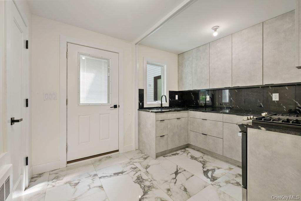 #13 photo, 9 Wendover Lane, Suffern , NY 10901