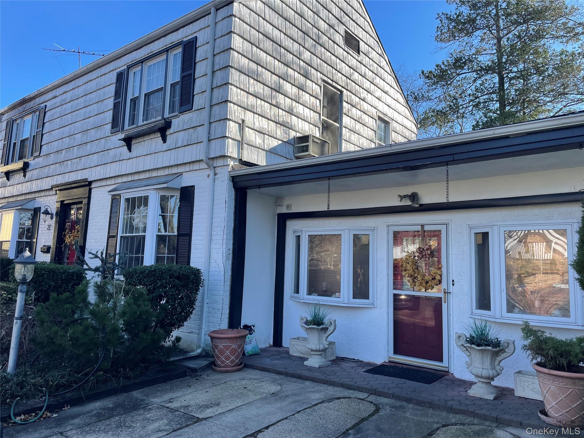 #2 photo, 27 Birch Lane, Нассау ‖ Valley Stream , NY 11581