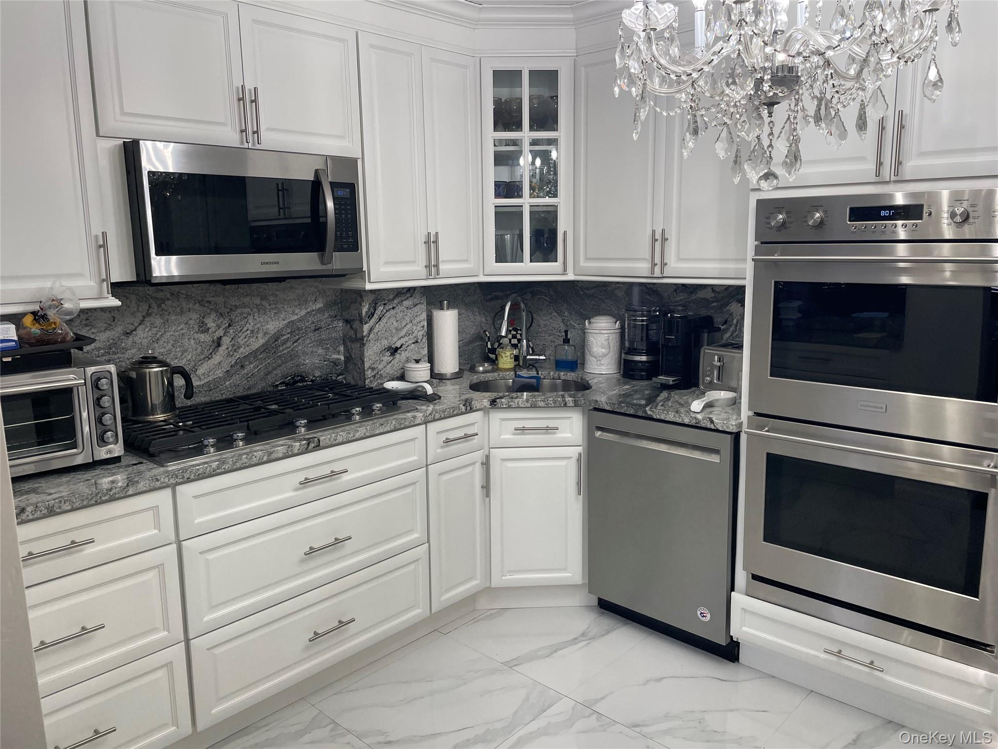 #3 photo, 27 Birch Lane, Нассау ‖ Valley Stream , NY 11581