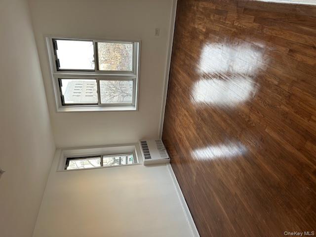 #5 photo, 90-10 34 Avenue, Jackson Heights , NY 11372