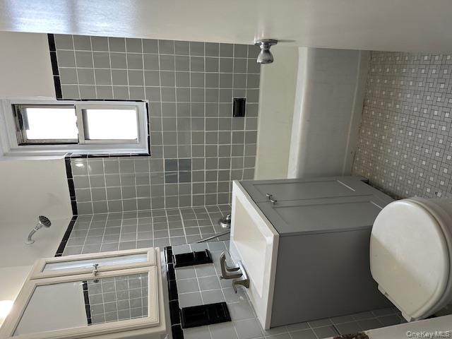 #7 photo, 90-10 34 Avenue, Jackson Heights , NY 11372