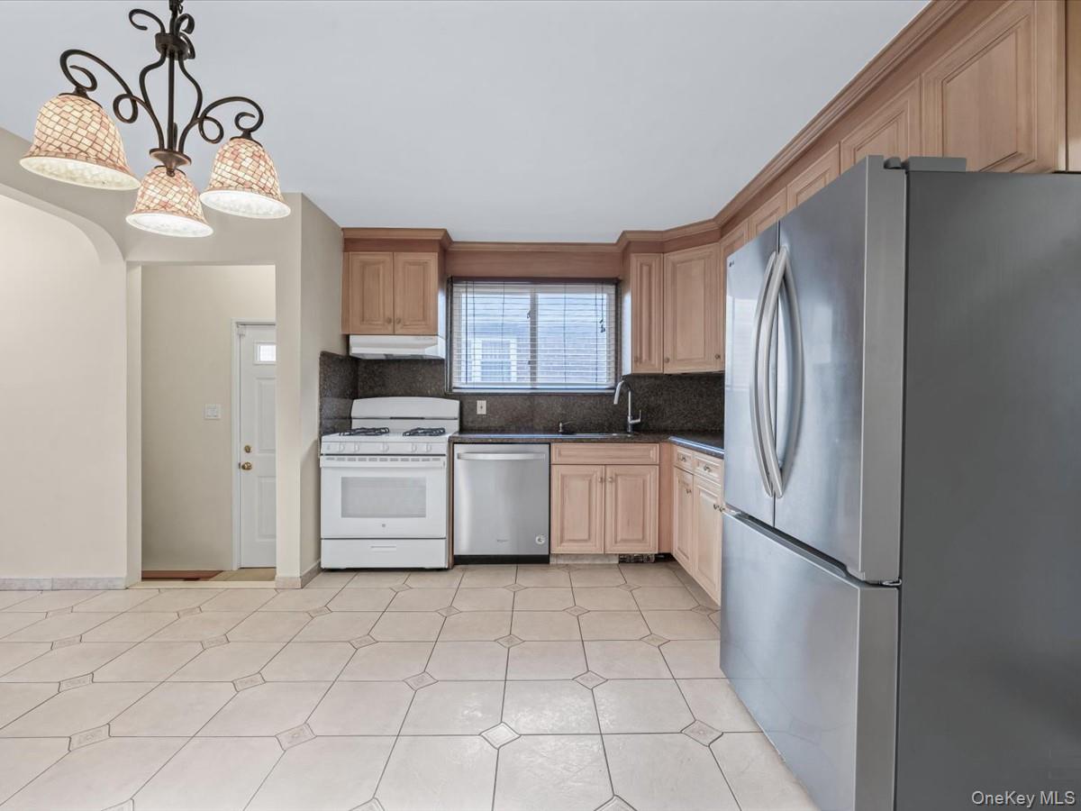 #10 photo, 58-52 208th Street, Bayside , NY 11364