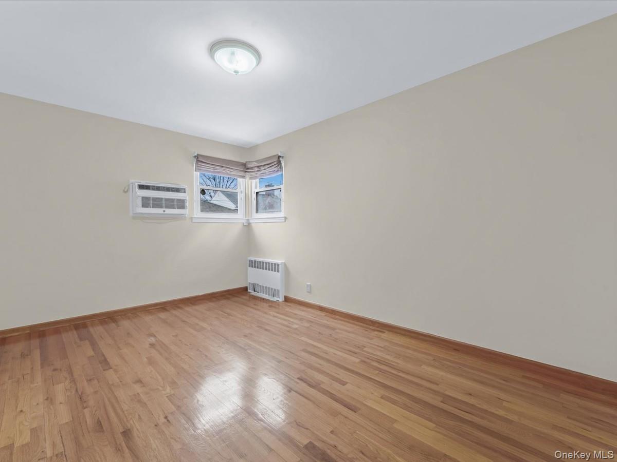 #18 photo, 58-52 208th Street, Bayside , NY 11364