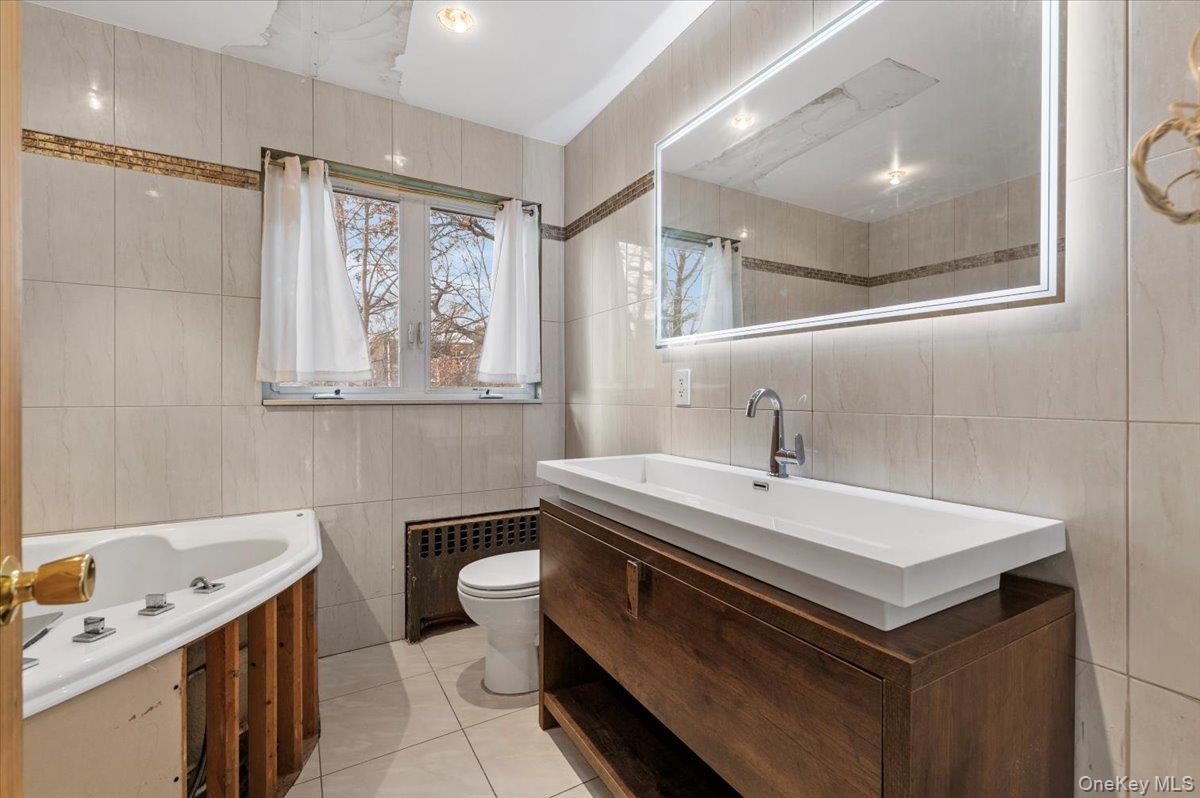 #10 photo, 82-06 166 street, Hillcrest (Queens) , NY 11432