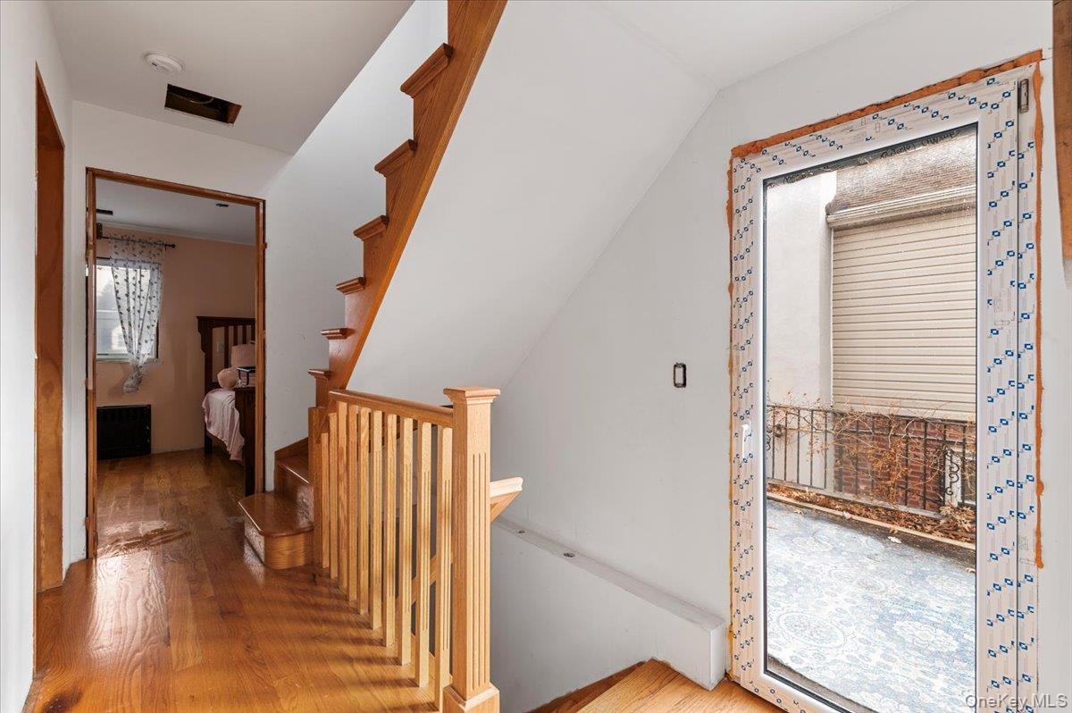 #12 photo, 82-06 166 street, Hillcrest (Queens) , NY 11432