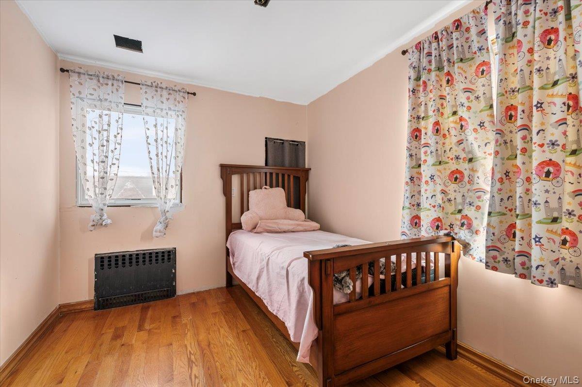 #15 photo, 82-06 166 street, Hillcrest (Queens) , NY 11432