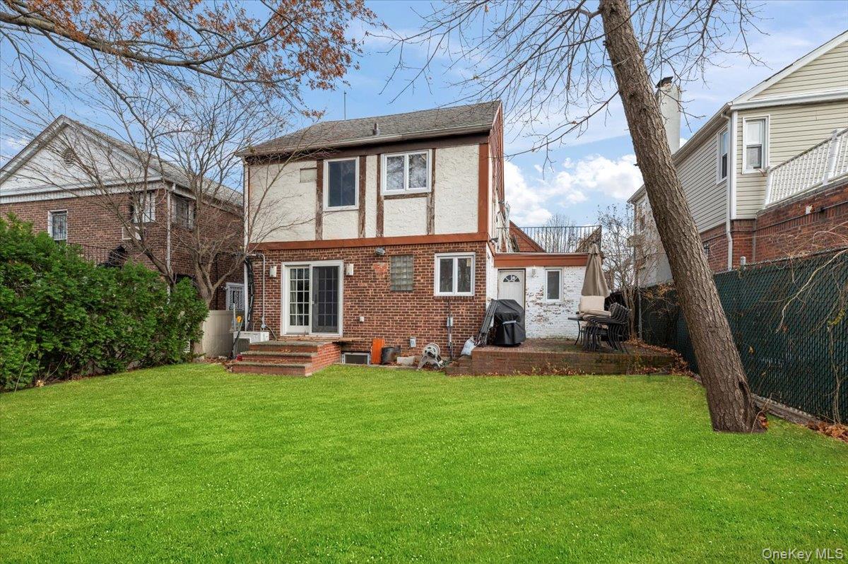 #18 photo, 82-06 166 street, Hillcrest (Queens) , NY 11432