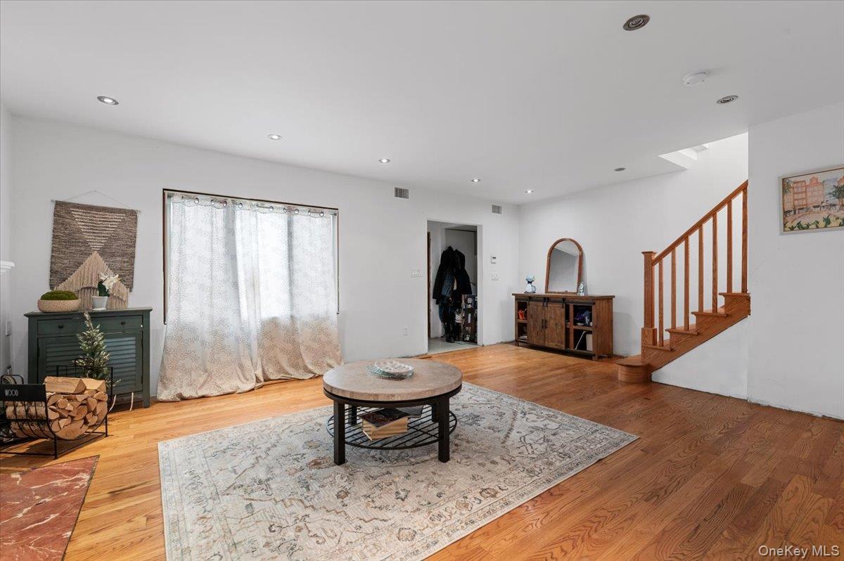 #3 photo, 82-06 166 street, Hillcrest (Queens) , NY 11432