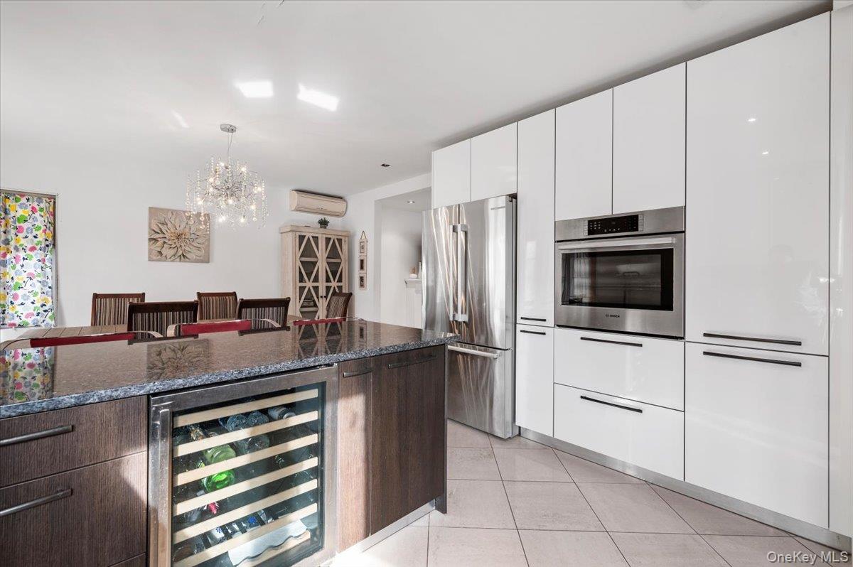 #6 photo, 82-06 166 street, Hillcrest (Queens) , NY 11432