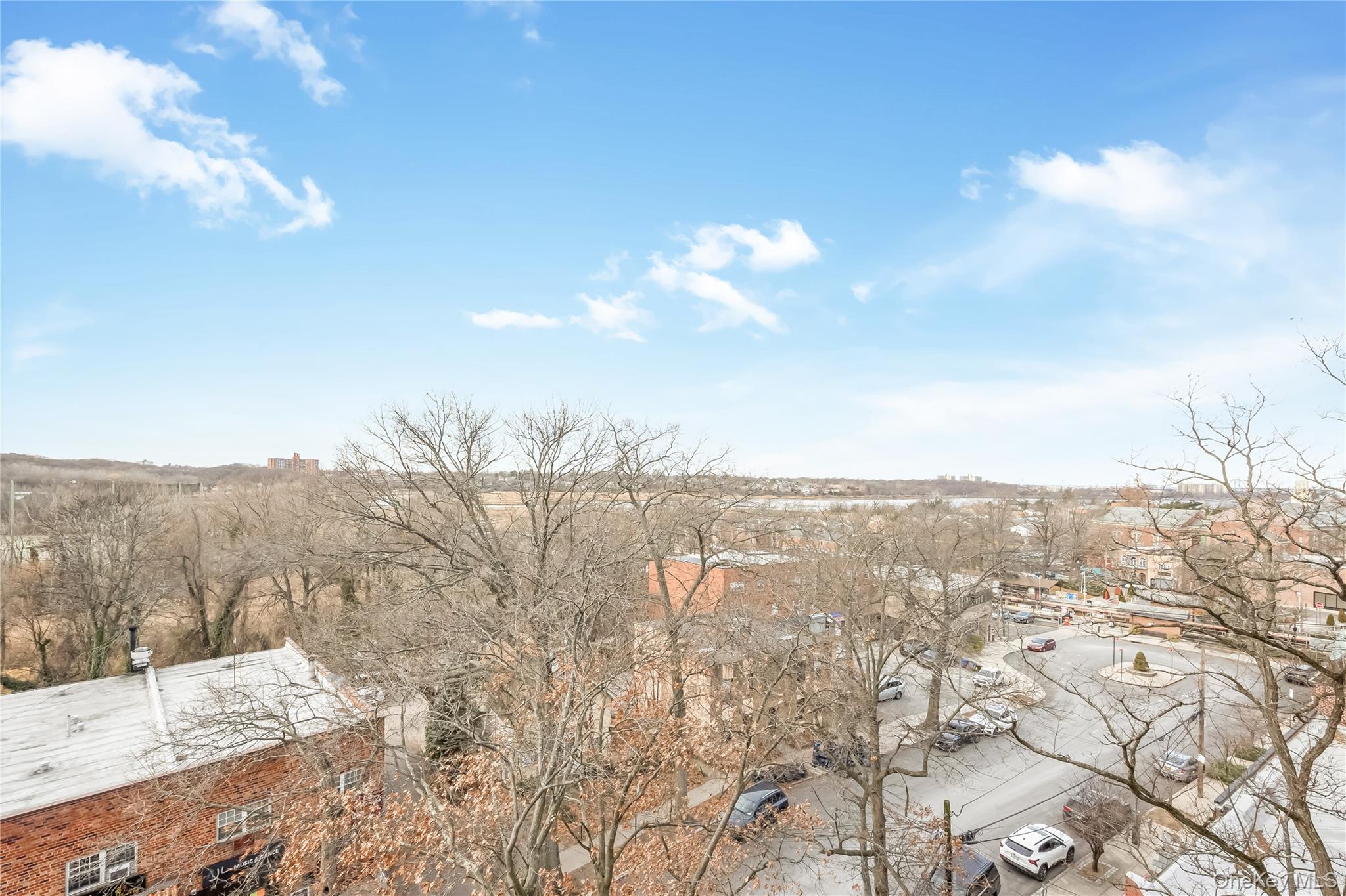 #19 photo, 42-30 Douglaston Parkway, Douglaston , NY 11363