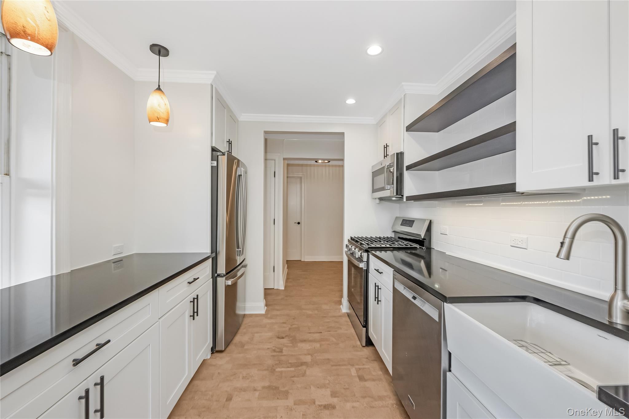 #20 photo, 42-30 Douglaston Parkway, Douglaston , NY 11363