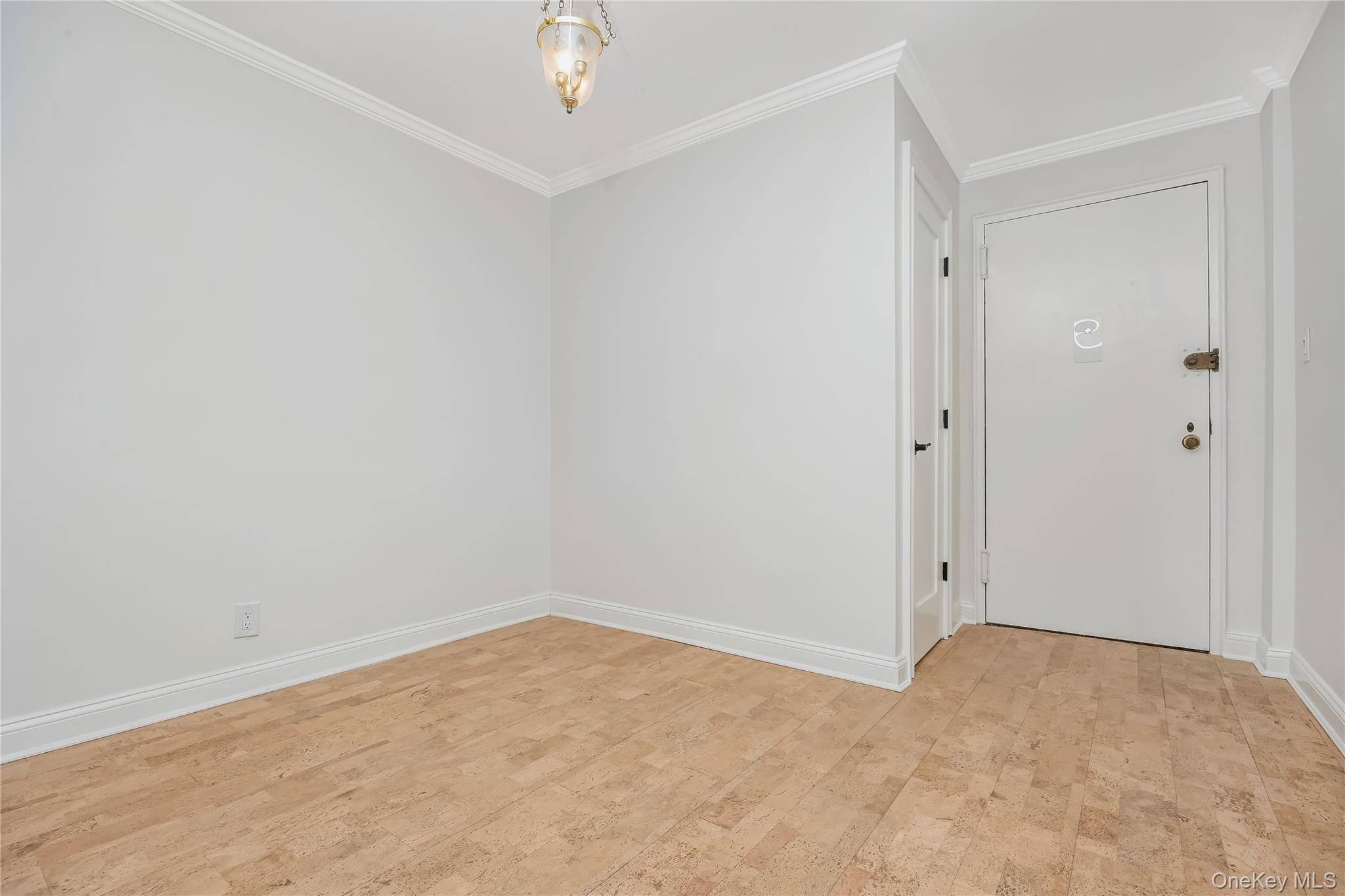 #5 photo, 42-30 Douglaston Parkway, Douglaston , NY 11363