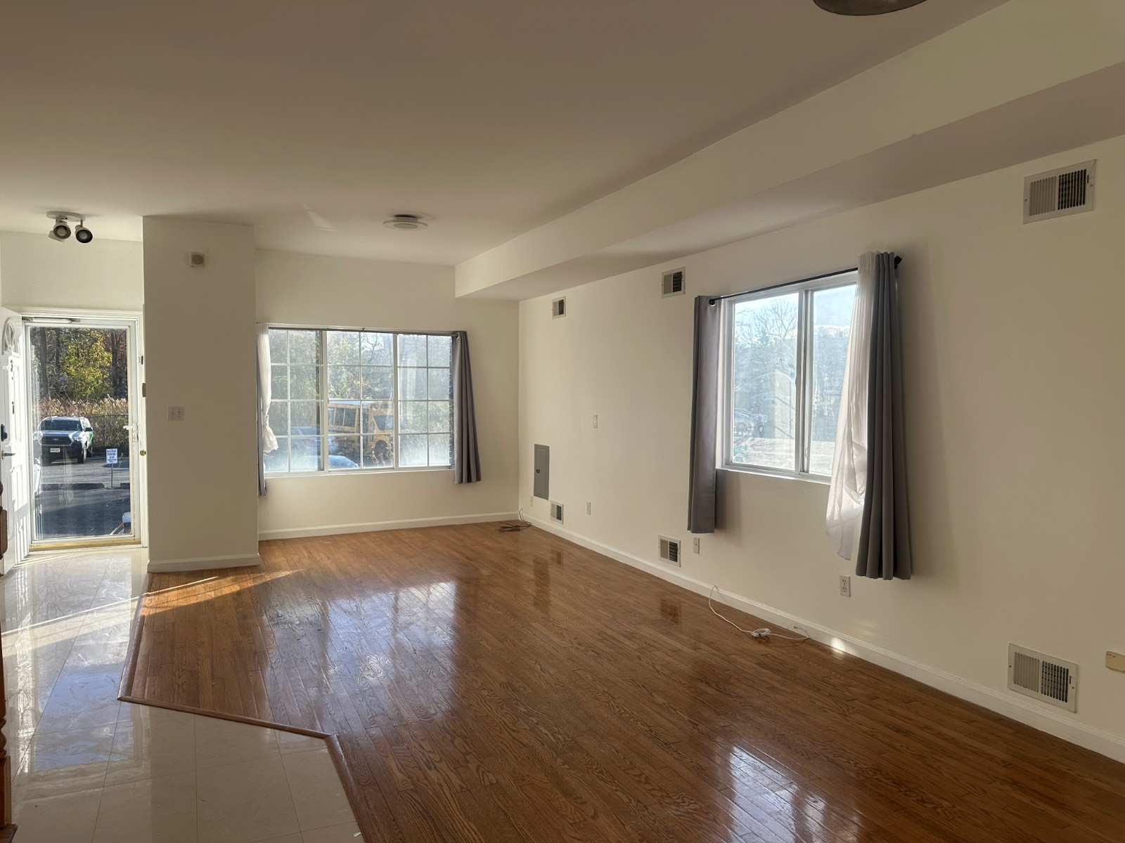 #3 photo, 377 Timber Ridge Drive, #Main unit, Staten Island , NY 10306