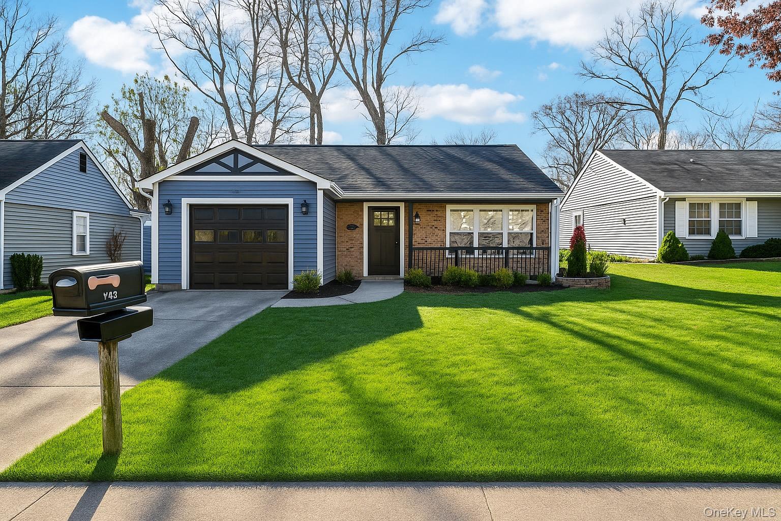 #1 photo, 195 Canterbury Drive, সাফোক কাউন্টি Ridge , NY 11961