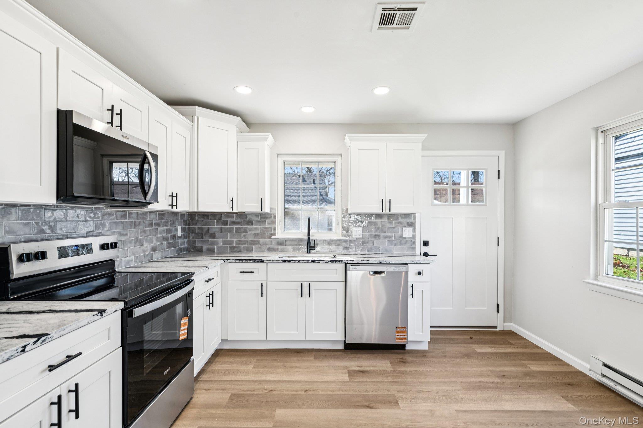 #11 photo, 195 Canterbury Drive, সাফোক কাউন্টি Ridge , NY 11961