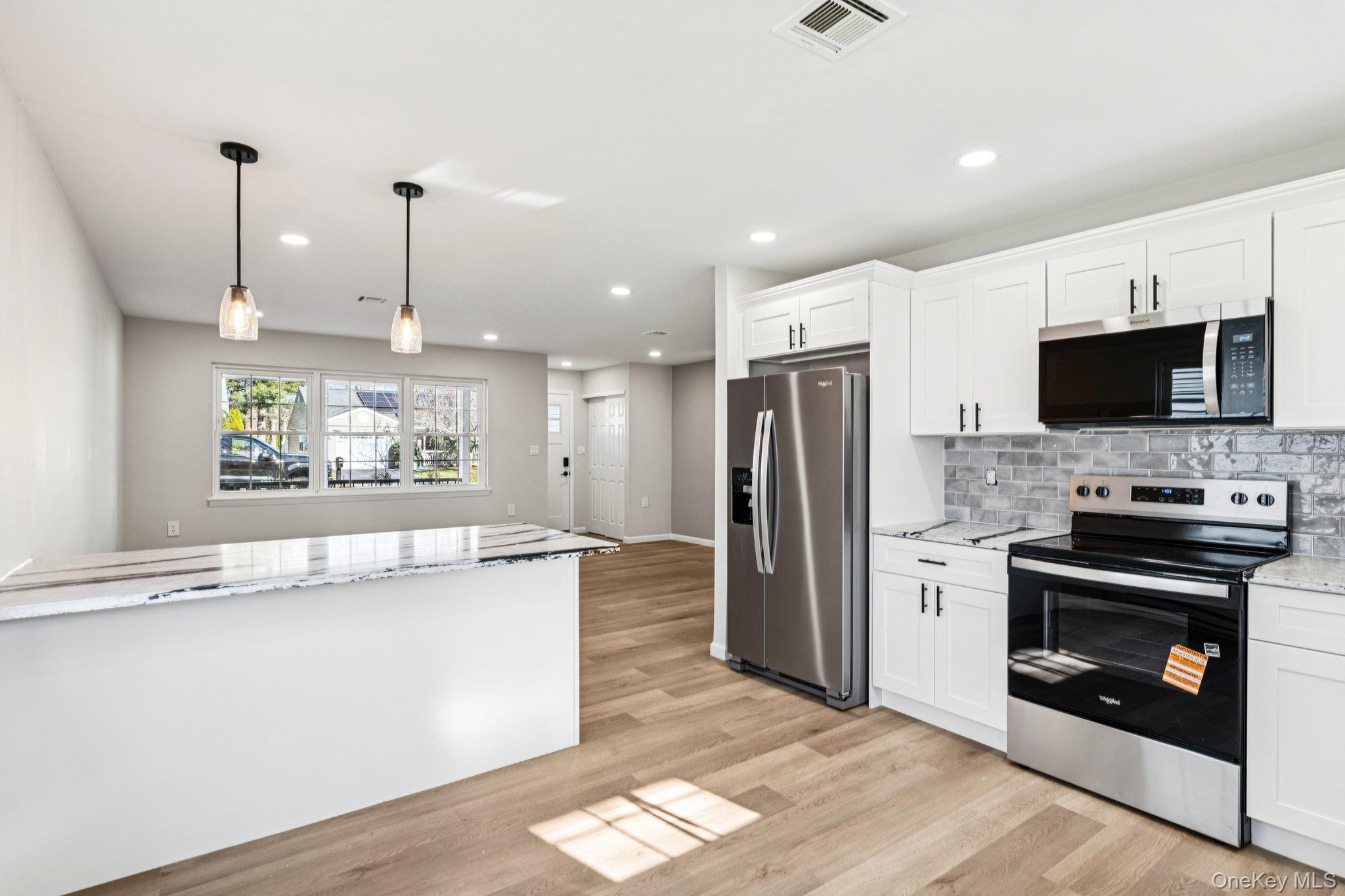 #12 photo, 195 Canterbury Drive, সাফোক কাউন্টি Ridge , NY 11961