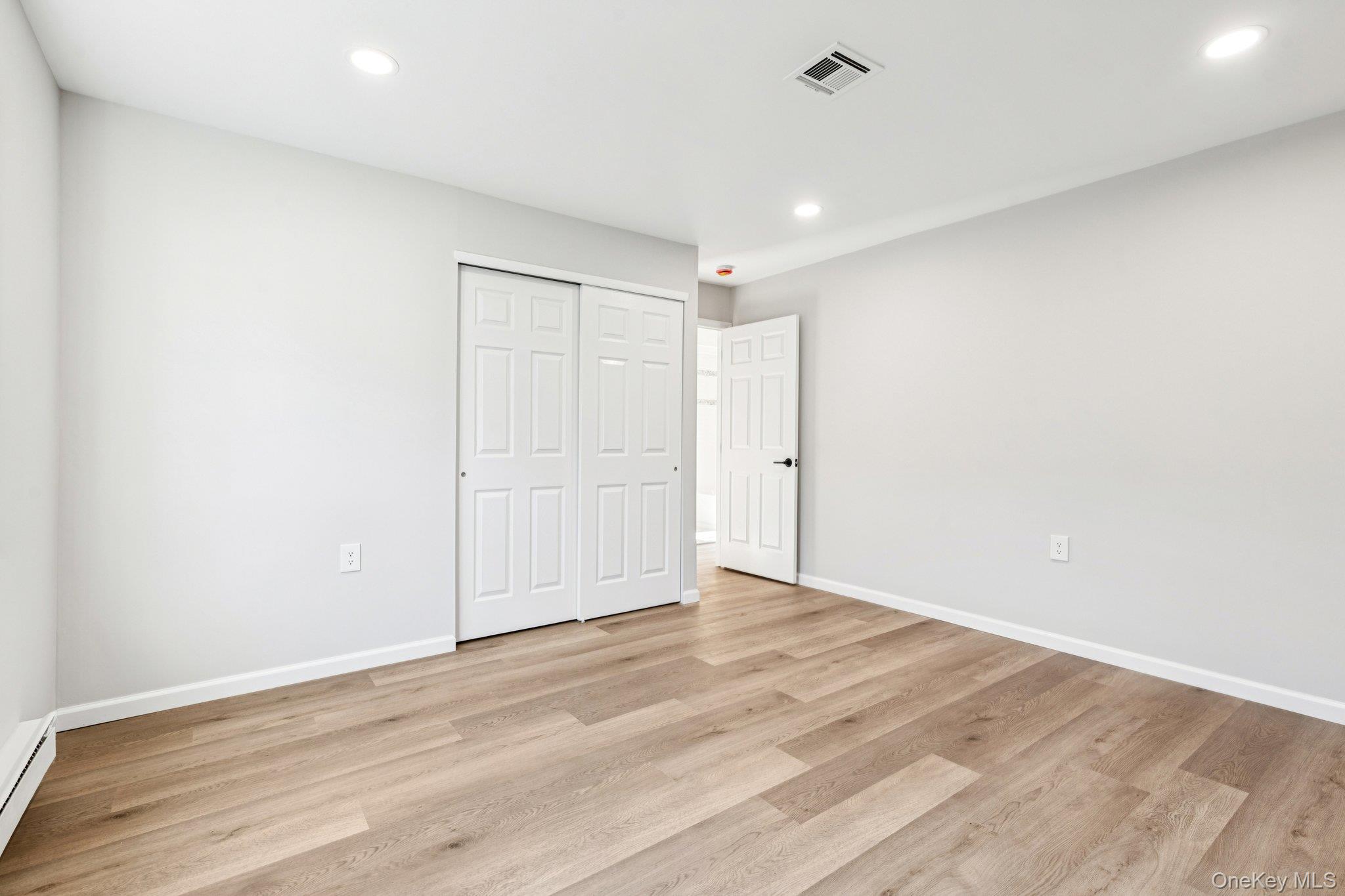 #19 photo, 195 Canterbury Drive, সাফোক কাউন্টি Ridge , NY 11961