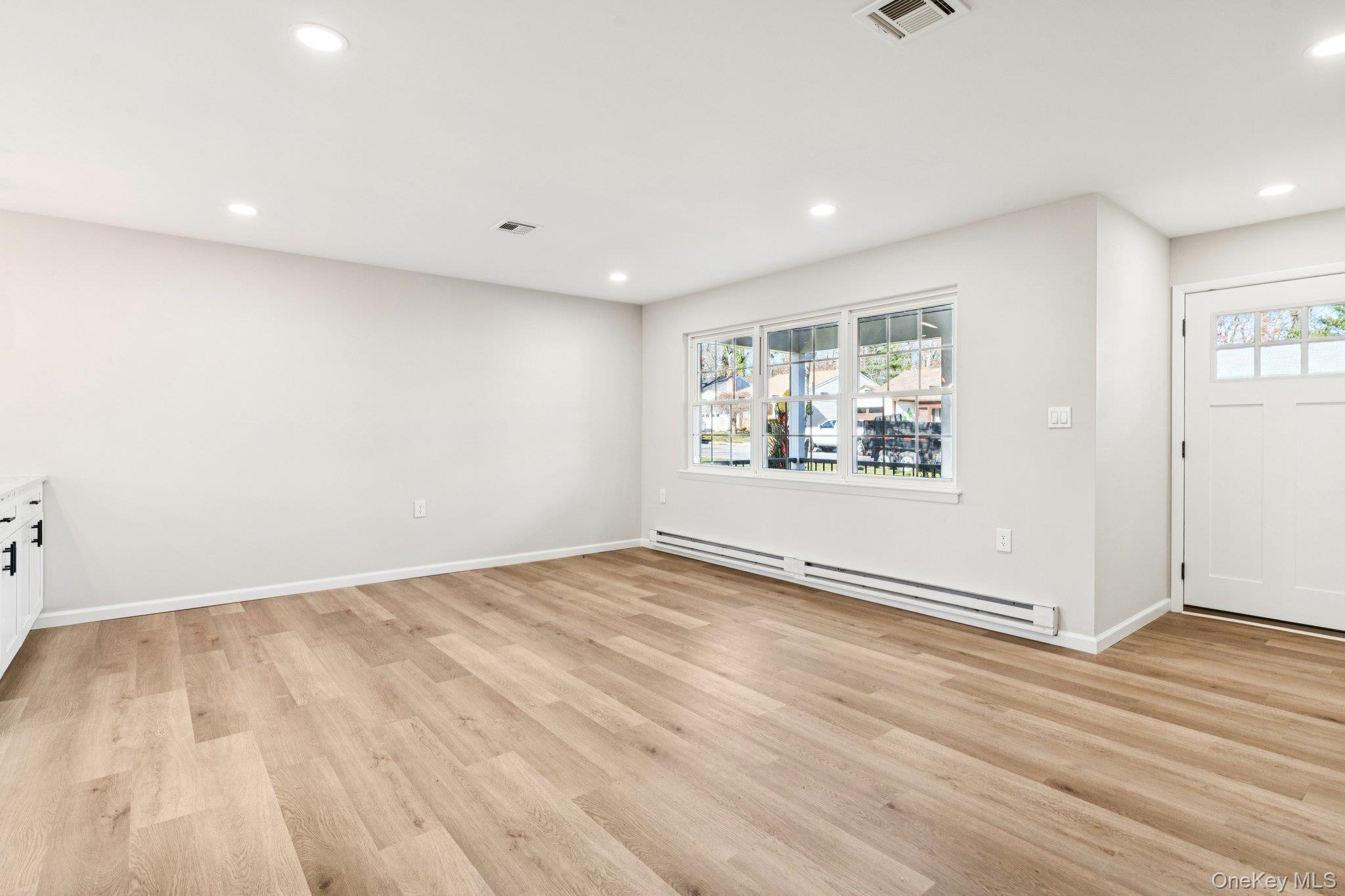 #6 photo, 195 Canterbury Drive, সাফোক কাউন্টি Ridge , NY 11961