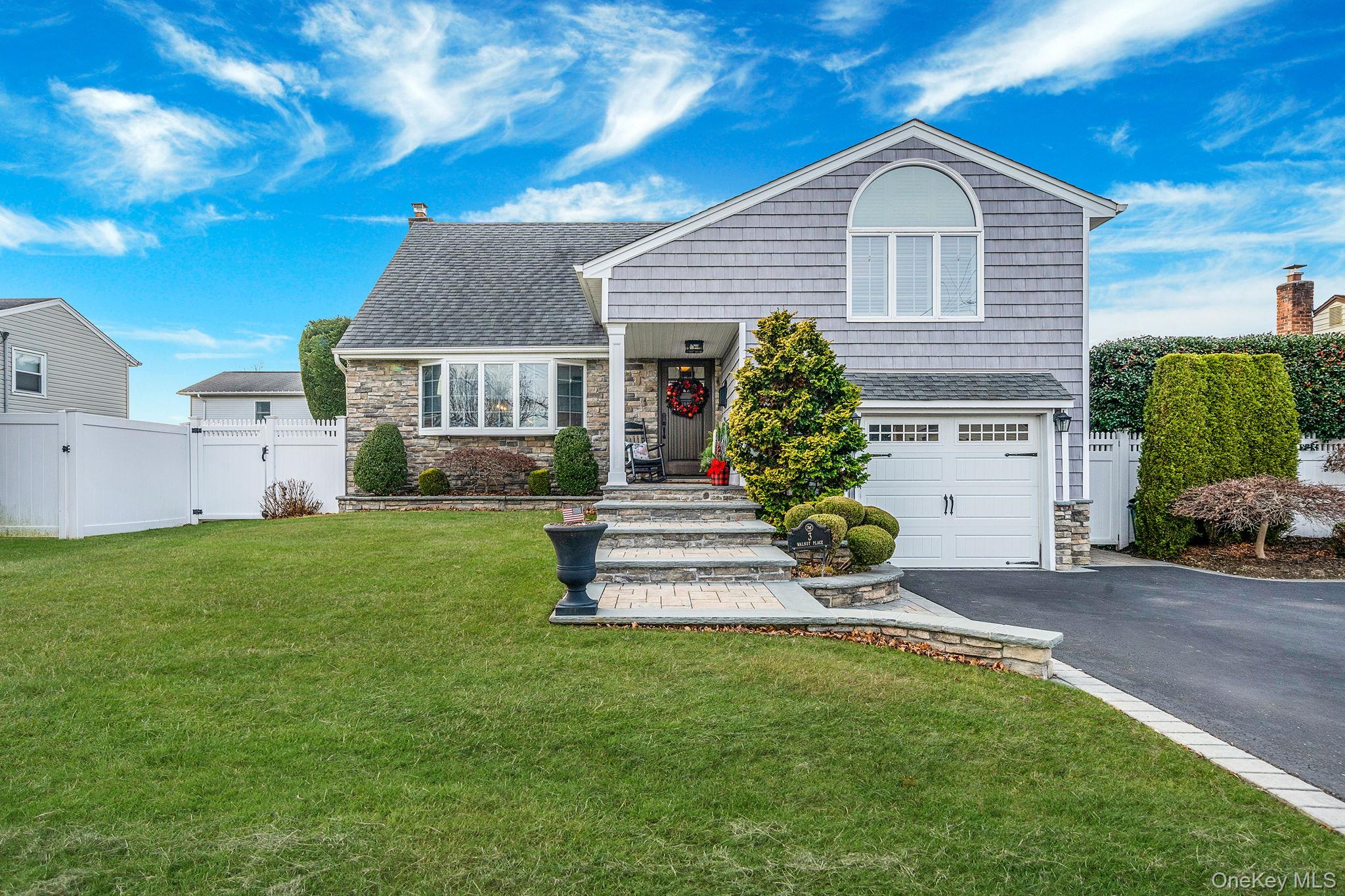 #1 photo, 3 Walnut Place, North Massapequa , NY 11758