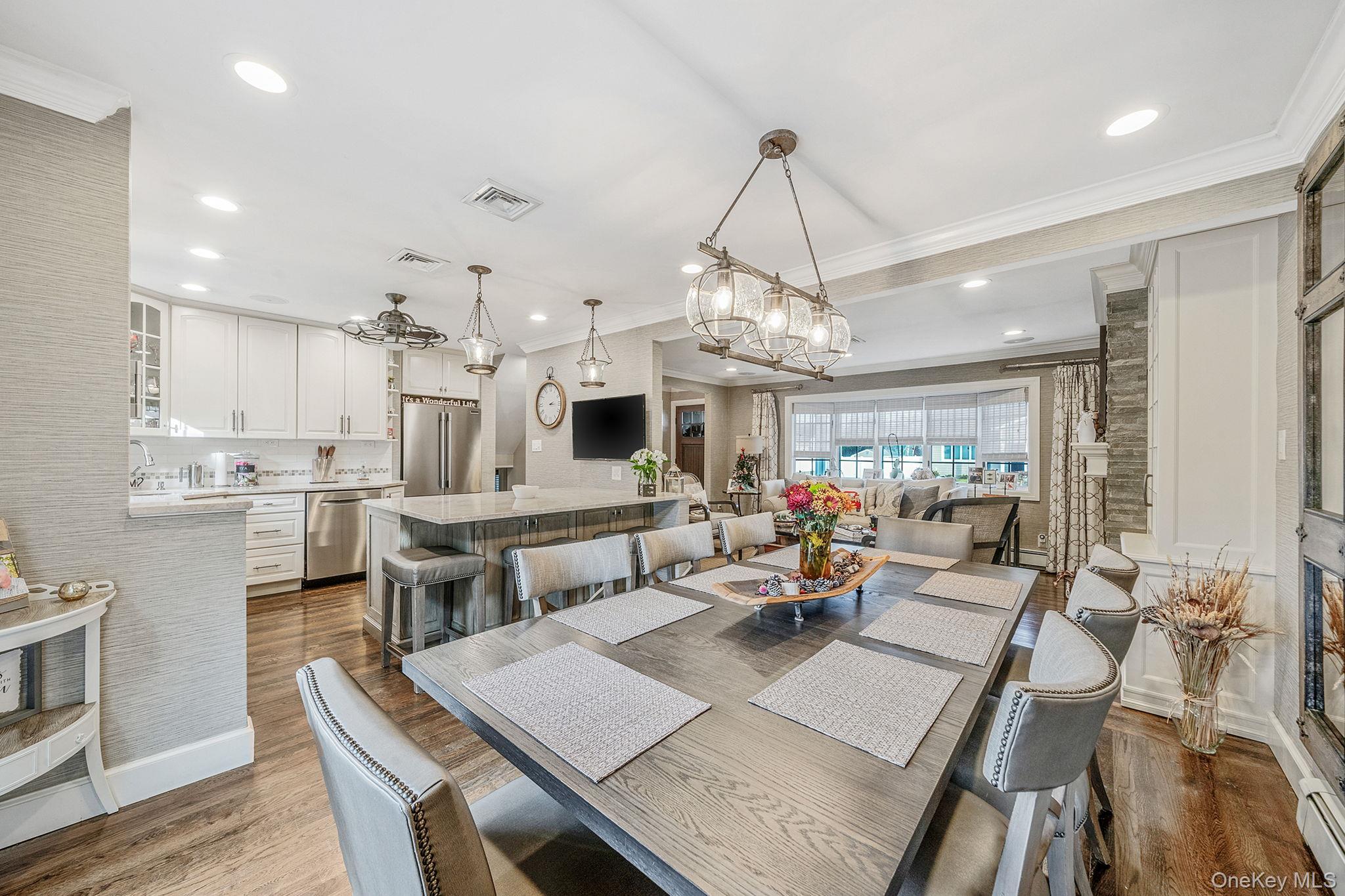 #10 photo, 3 Walnut Place, North Massapequa , NY 11758