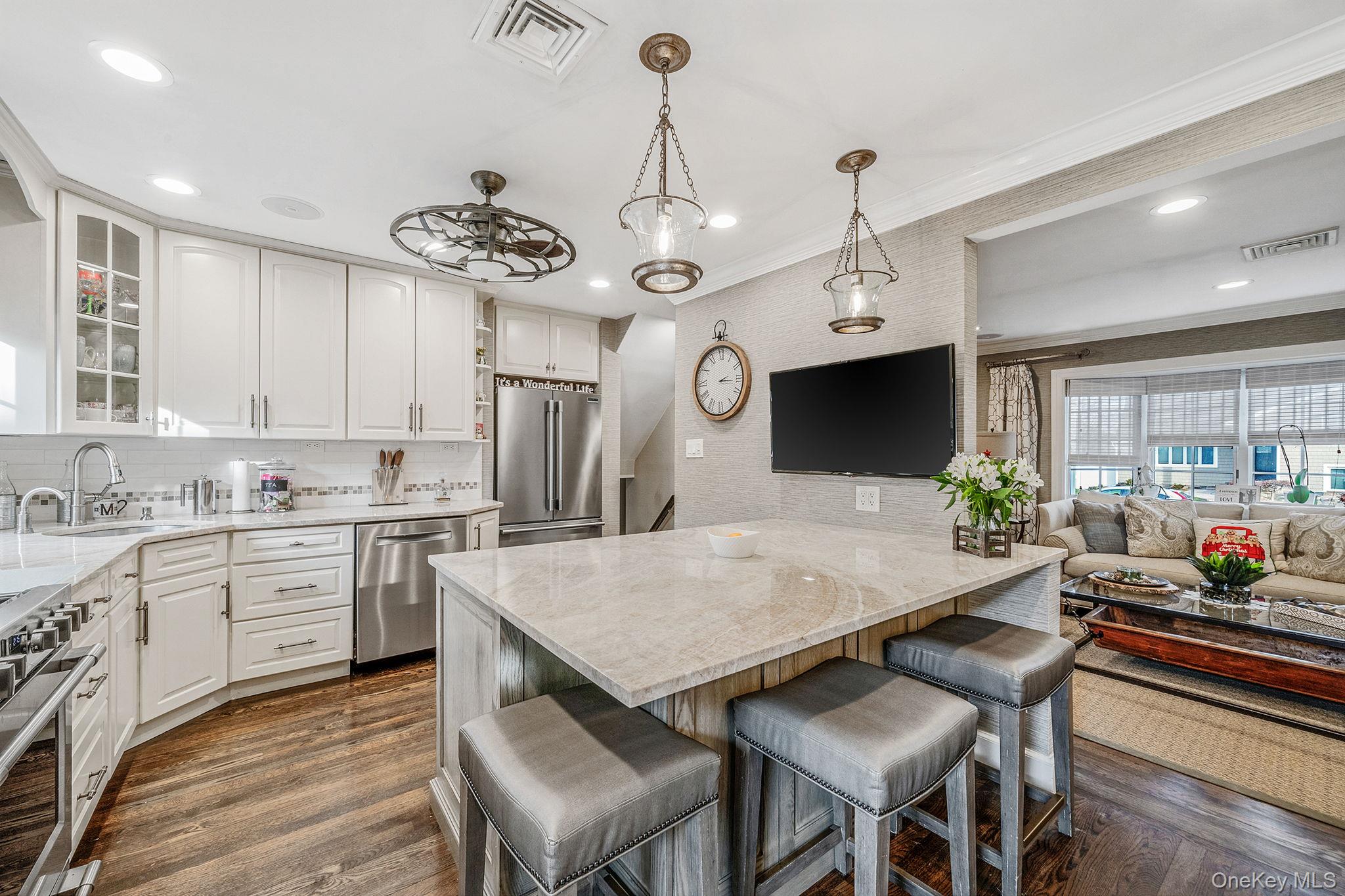 #12 photo, 3 Walnut Place, North Massapequa , NY 11758