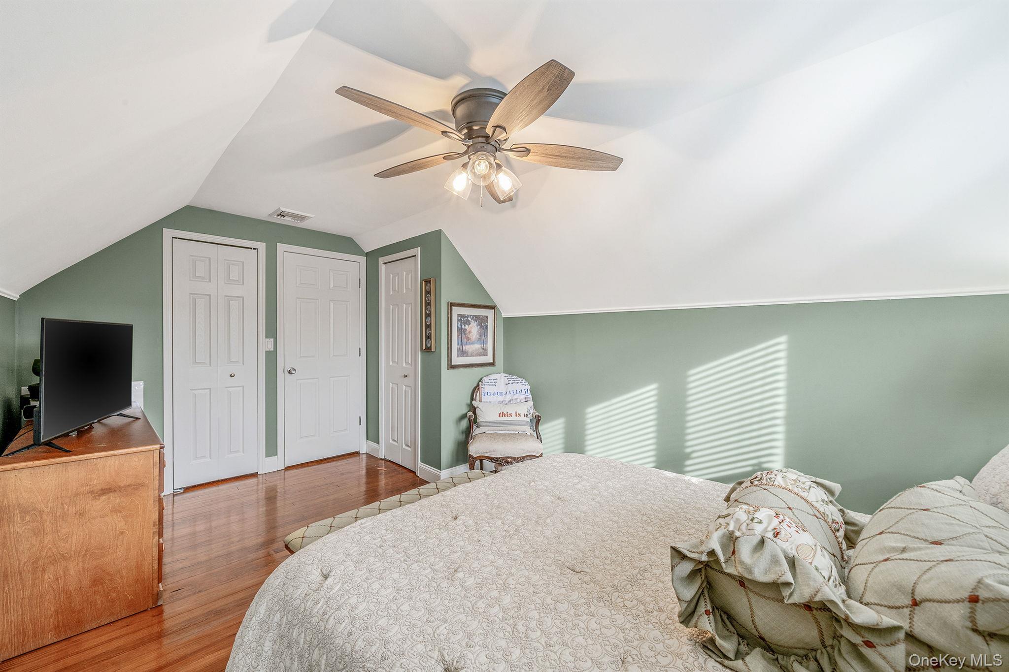 #20 photo, 3 Walnut Place, North Massapequa , NY 11758