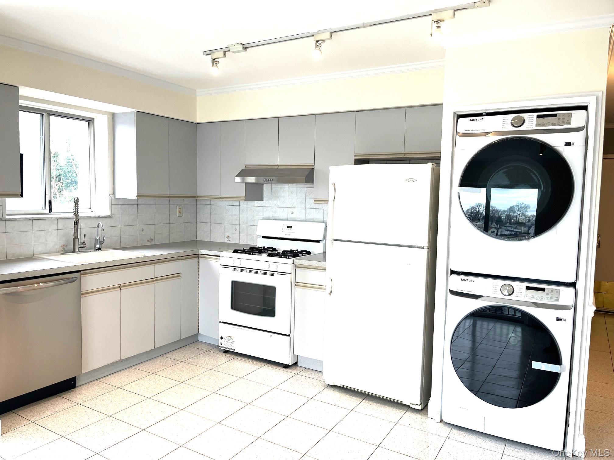 #17 photo, 520 Ellsworth Avenue, Bronx , NY 10465