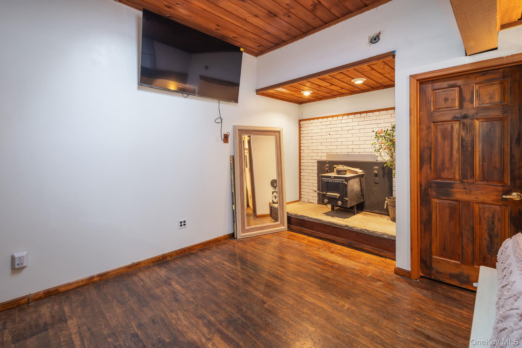 #18 photo, 929 Patria Road, Call Listing Agent , NY 12071