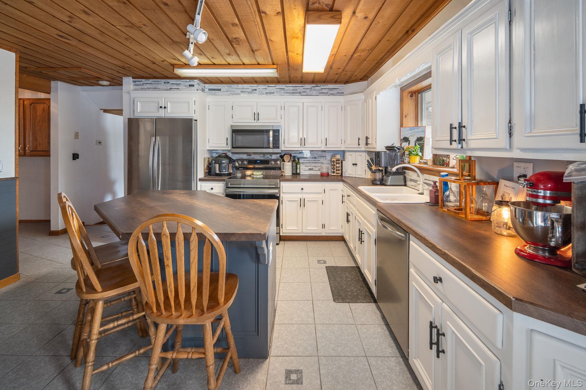 #7 photo, 929 Patria Road, Call Listing Agent , NY 12071