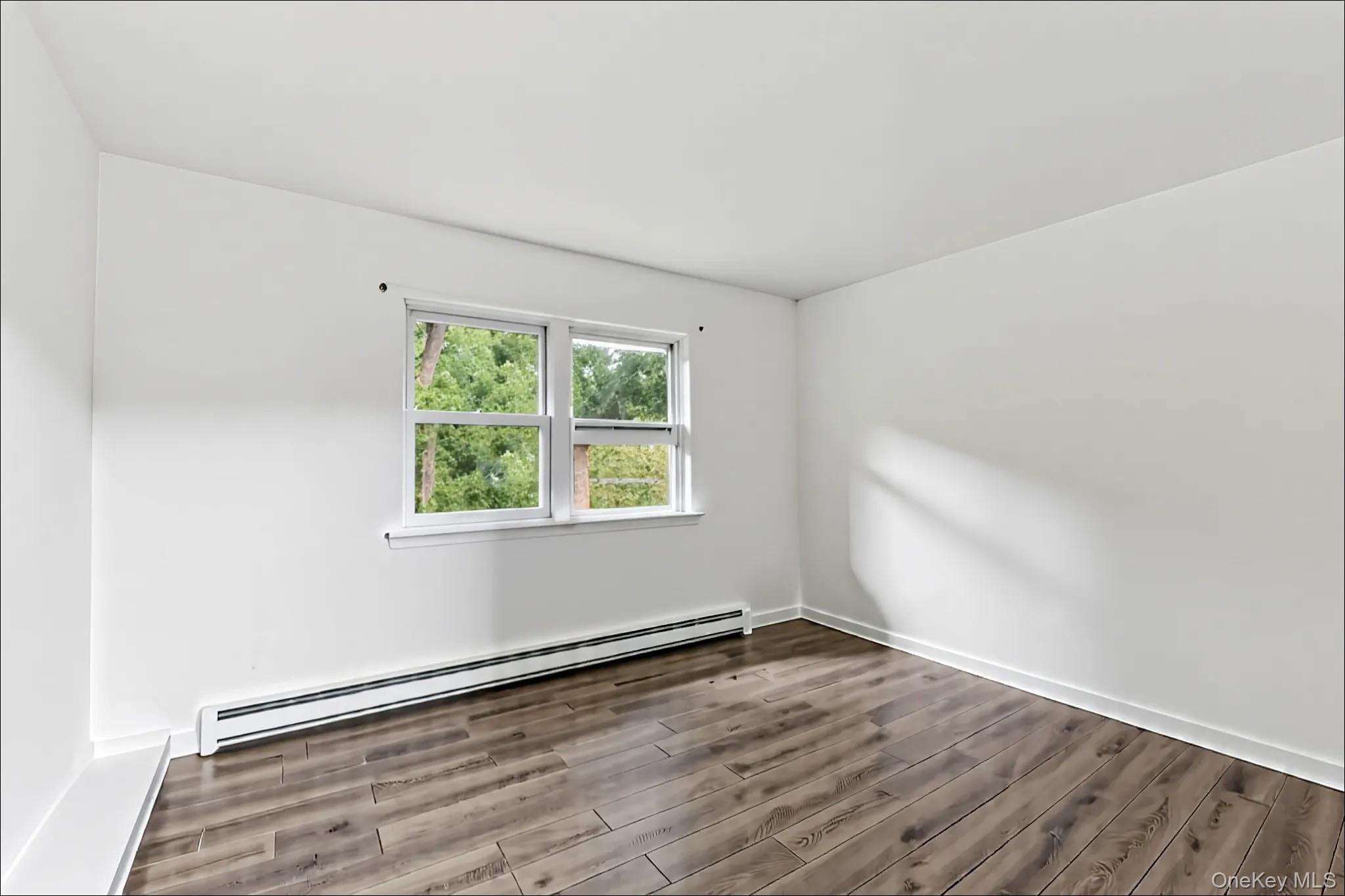 #17 photo, 370 Blue Point Road, מחוז סאפוק Farmingville , NY 11738