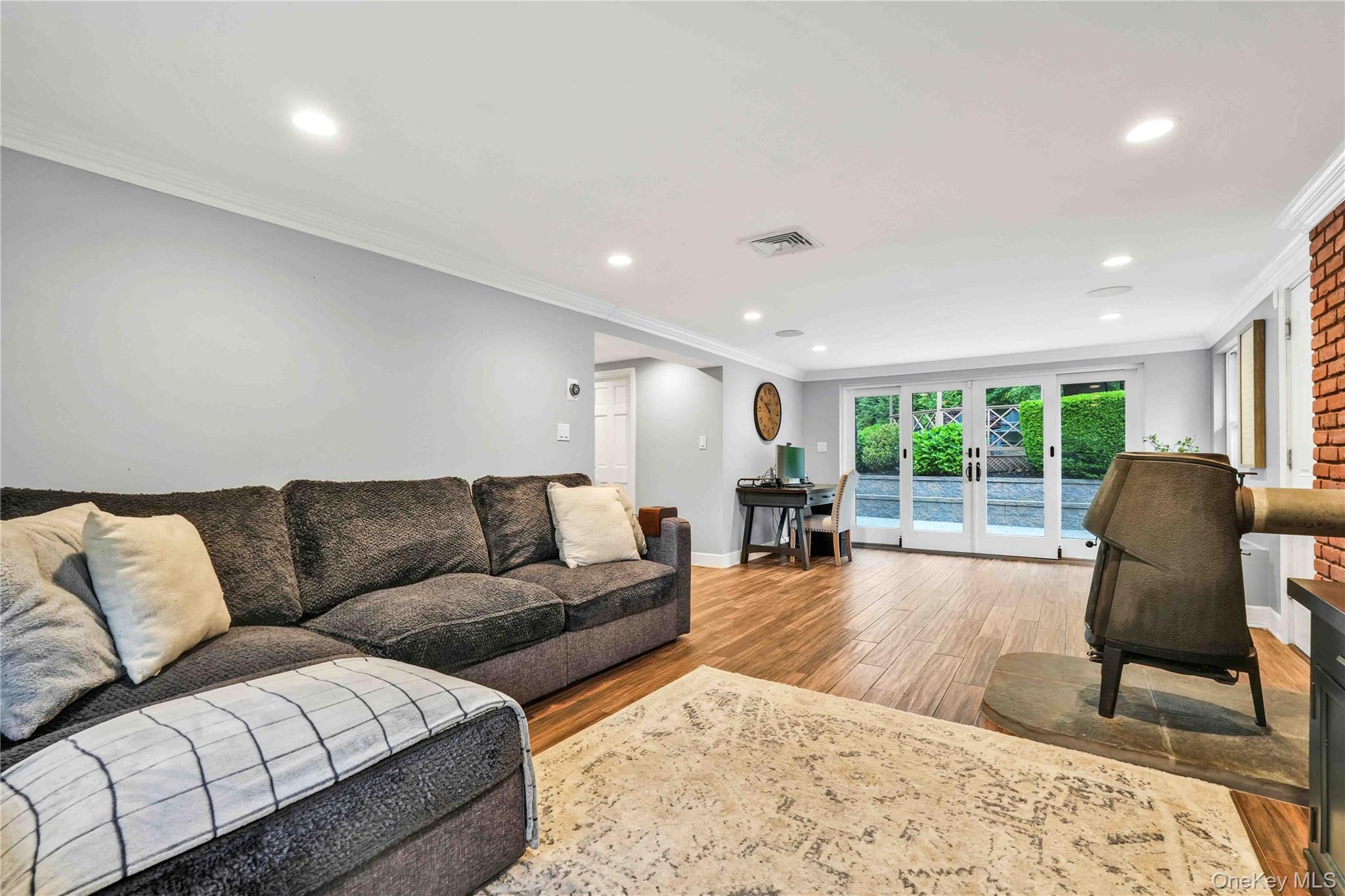 #13 photo, 69 Bankside Drive, 東長島 Centerport , NY 11721