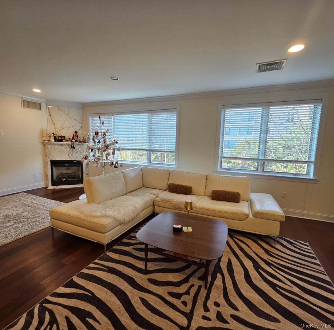 #10 photo, 171 Great Neck Road, Great Neck , NY 11021