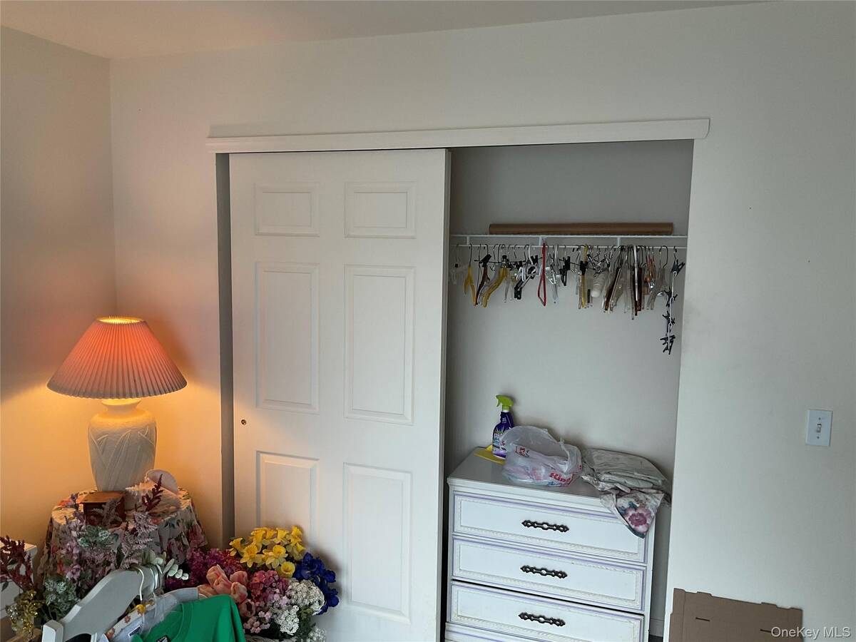 #15 photo, 409 Village Circle N, 東長島 Manorville , NY 11949