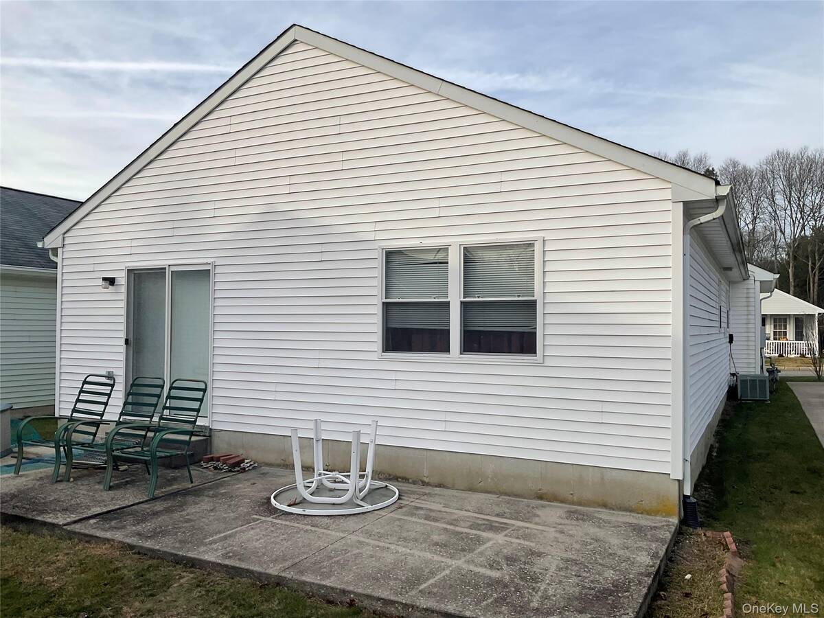 #20 photo, 409 Village Circle N, 東長島 Manorville , NY 11949