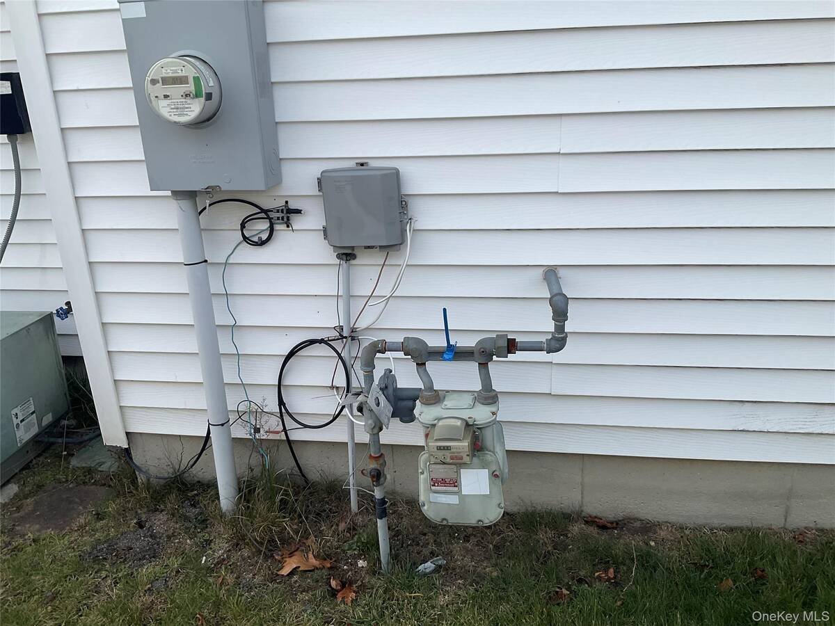 #21 photo, 409 Village Circle N, 東長島 Manorville , NY 11949