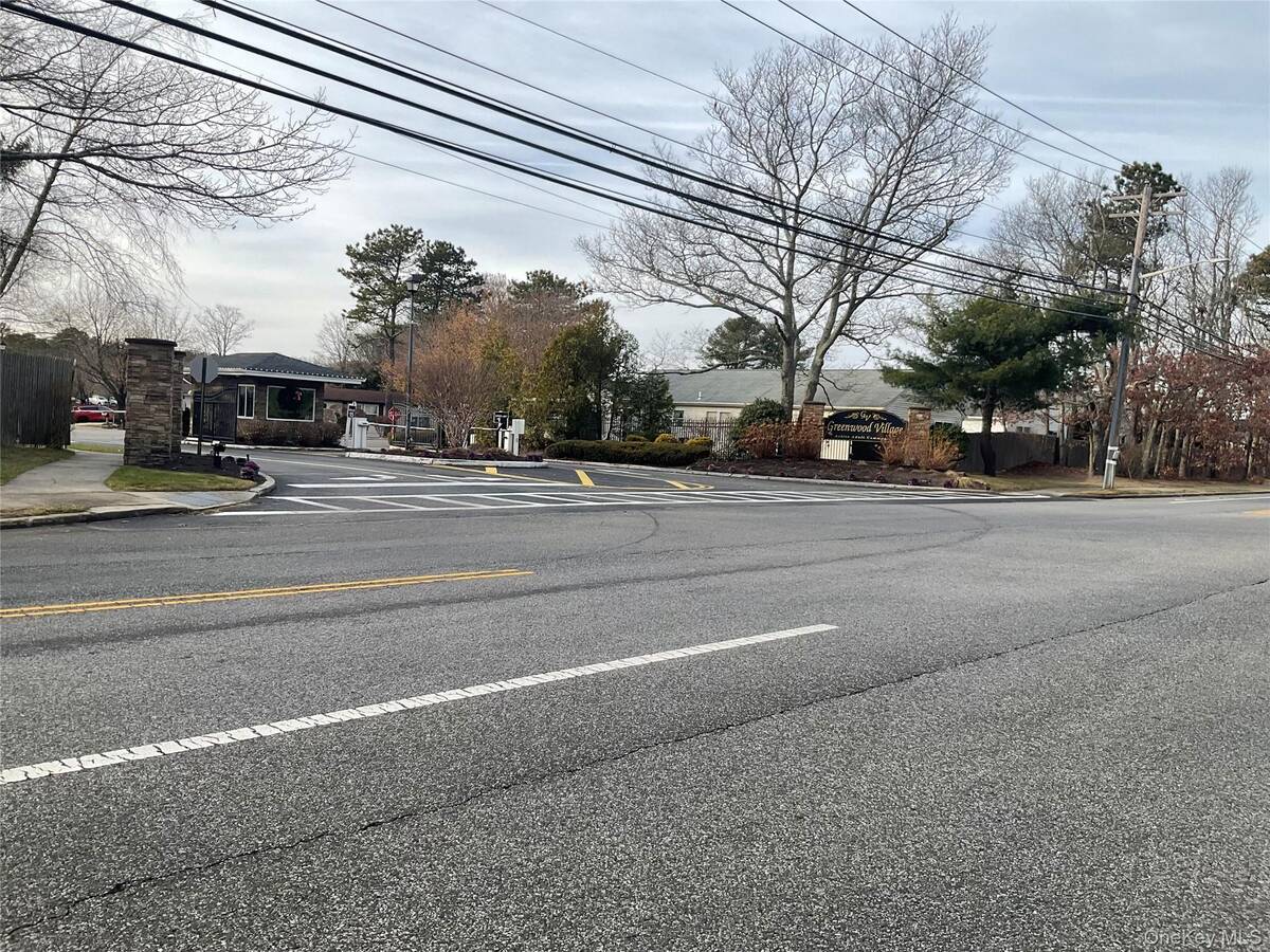 #23 photo, 409 Village Circle N, 東長島 Manorville , NY 11949