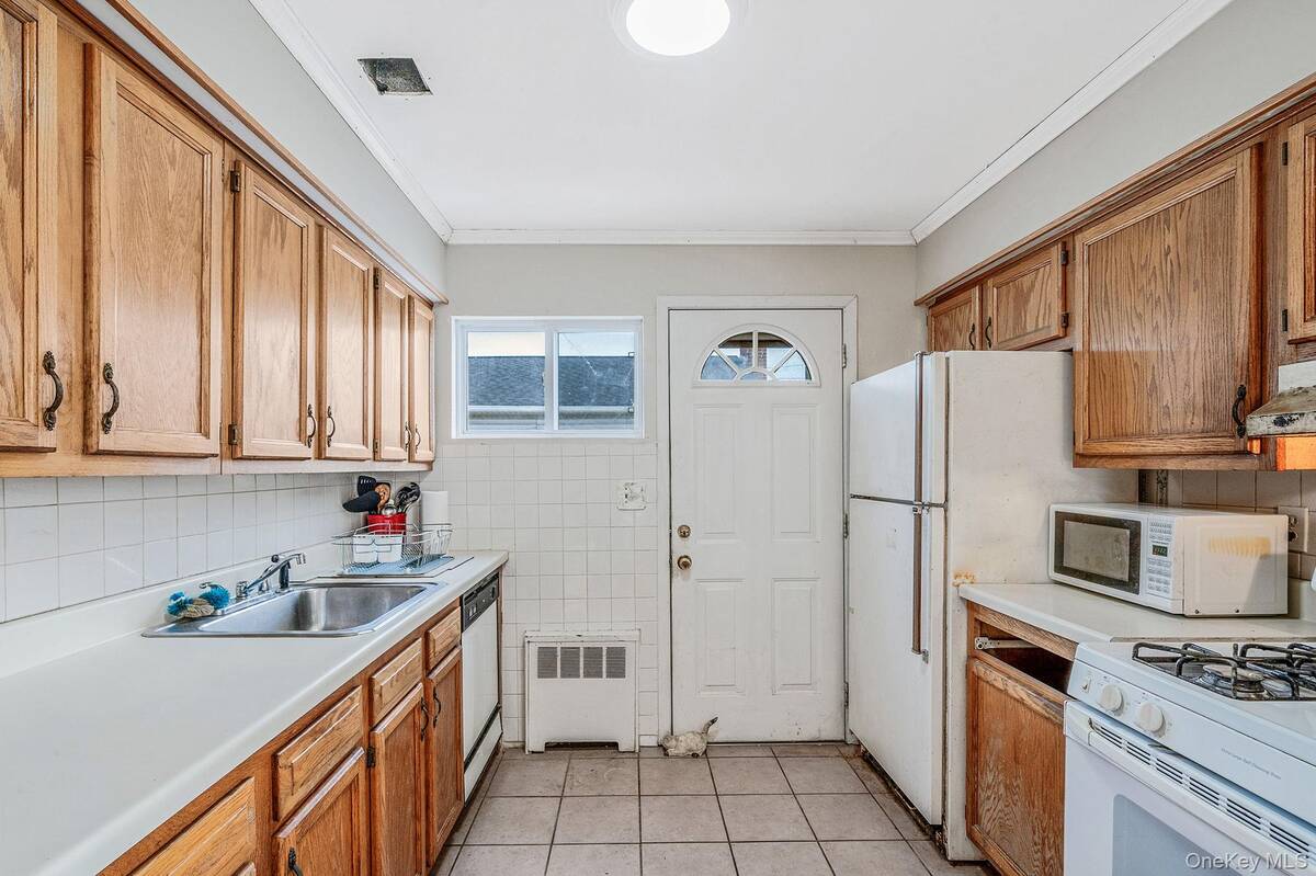 #22 photo, 171 N Oak Street, North Massapequa , NY 11758