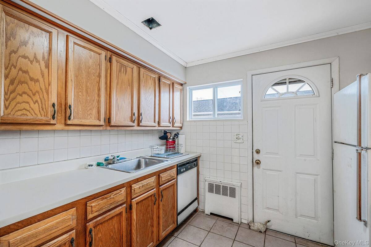 #23 photo, 171 N Oak Street, North Massapequa , NY 11758