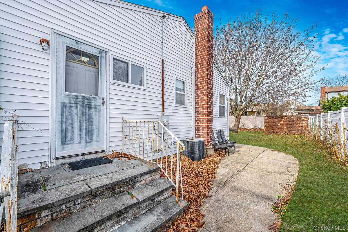 #3 photo, 171 N Oak Street, North Massapequa , NY 11758