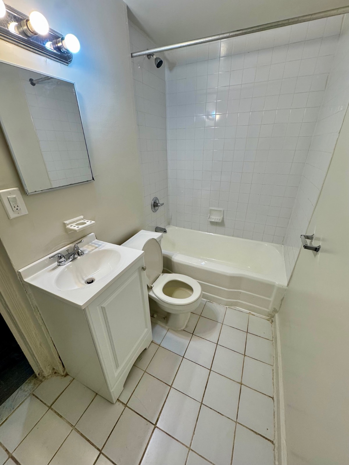 #5 photo, 625 Gramatan Ave, #GRU, Mt. Vernon , NY 10552