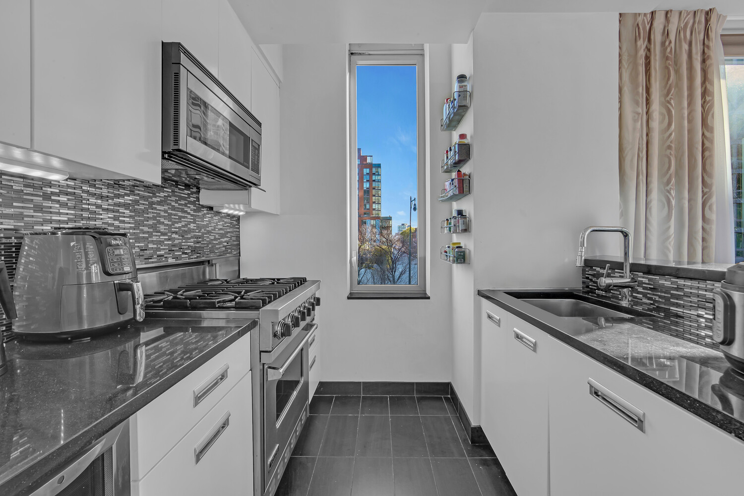 #1 photo, 46-30 CENTER Boulevard, Hunters Point , NY 11109