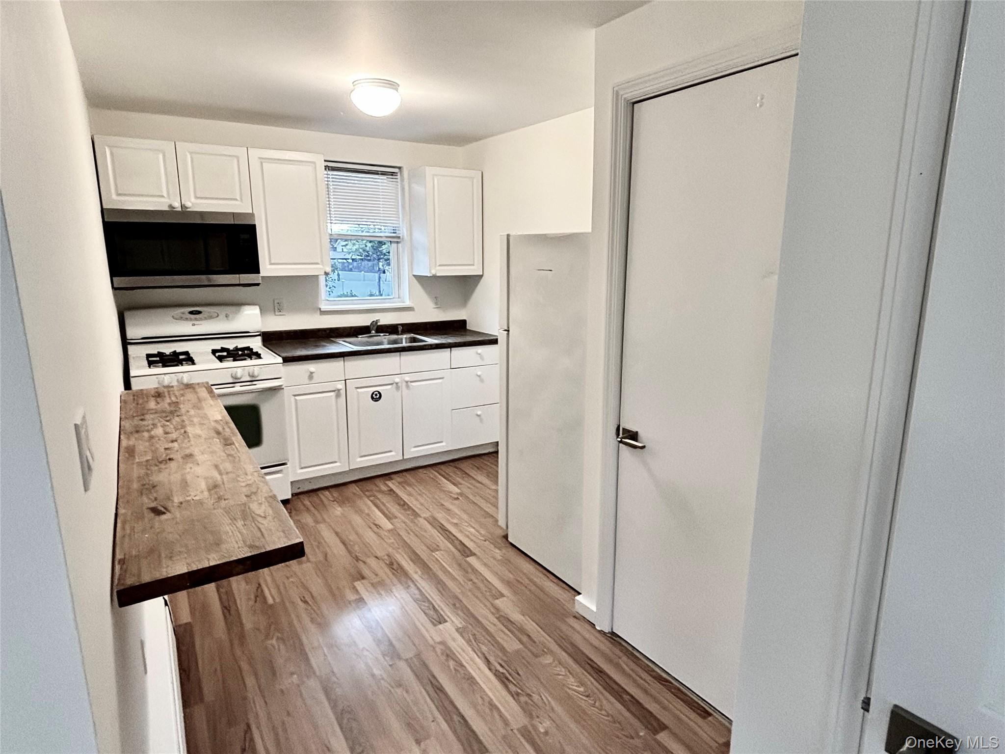 #2 photo, 28 Davis, Beacon , NY 12508