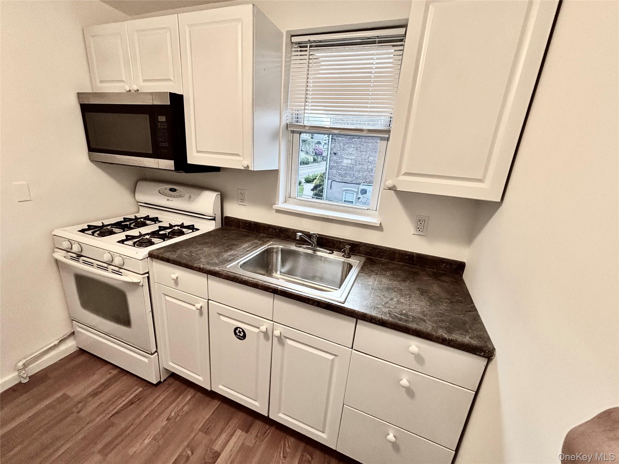 #4 photo, 28 Davis, Beacon , NY 12508