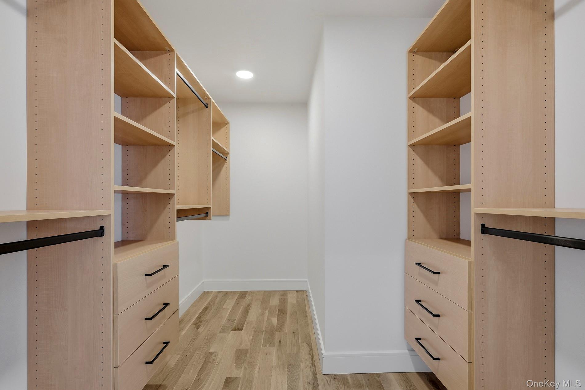 #19 photo, 5 Ketcham Place, Melville , NY 11747